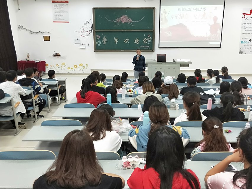 儿科学院举行周岑同志参军入伍欢送会